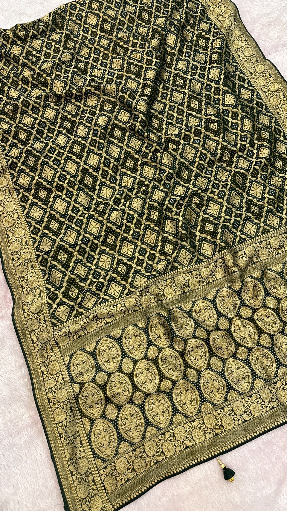 Traditional Khadi Georgette Banarasi Bandhej Saree (Green) 9