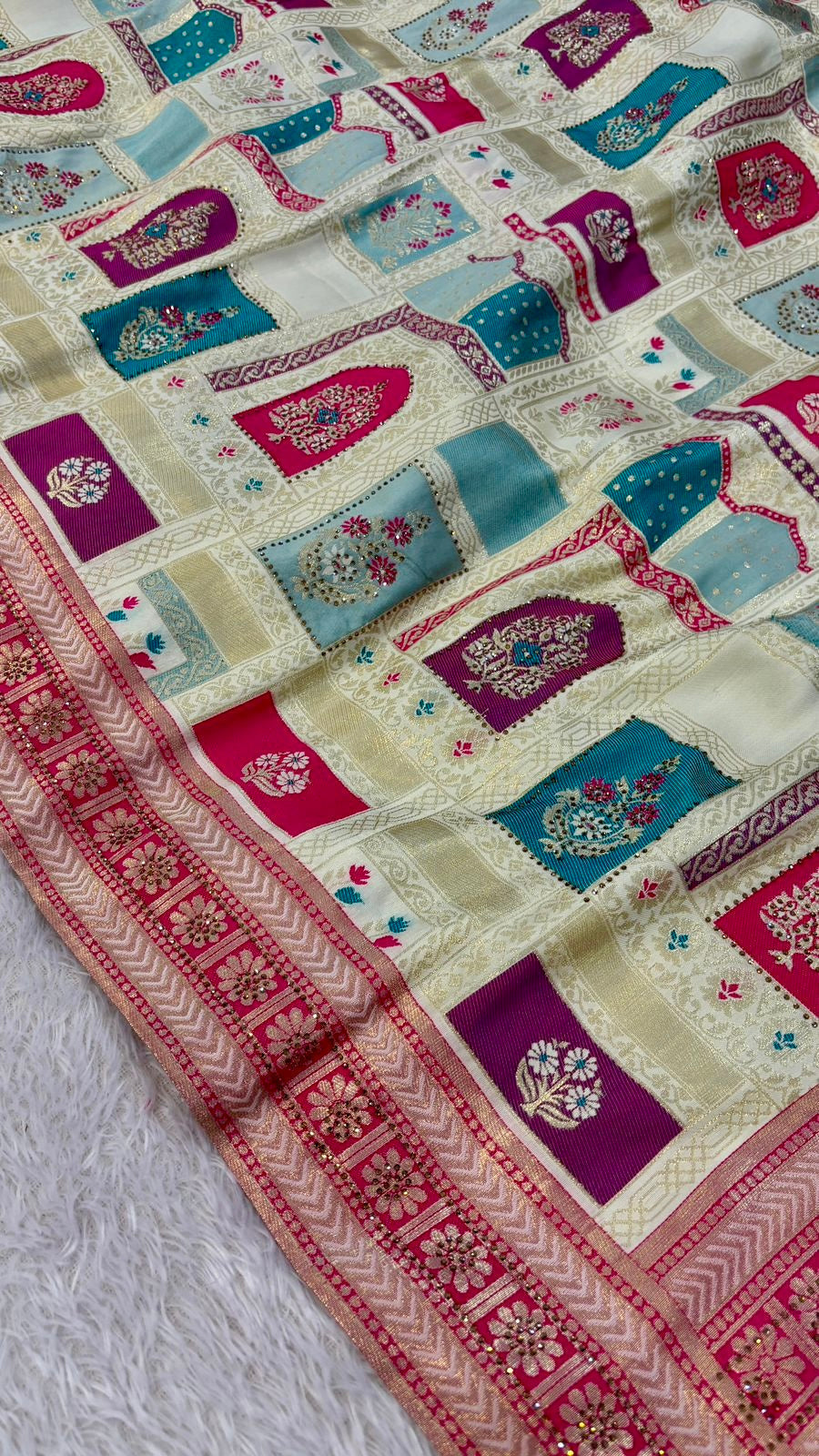 Rajgharan Dola Silk Saree with Elegant Siroski Work