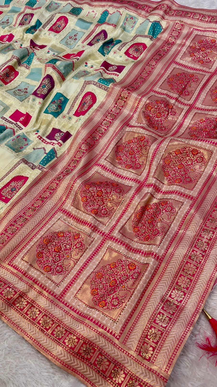 Rajgharan Dola Silk Saree with Elegant Siroski Work